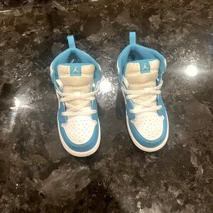 Gently Used!!!! AIR JORDAN toddler 1’s Blue (teal) & White. Size 10c‼️